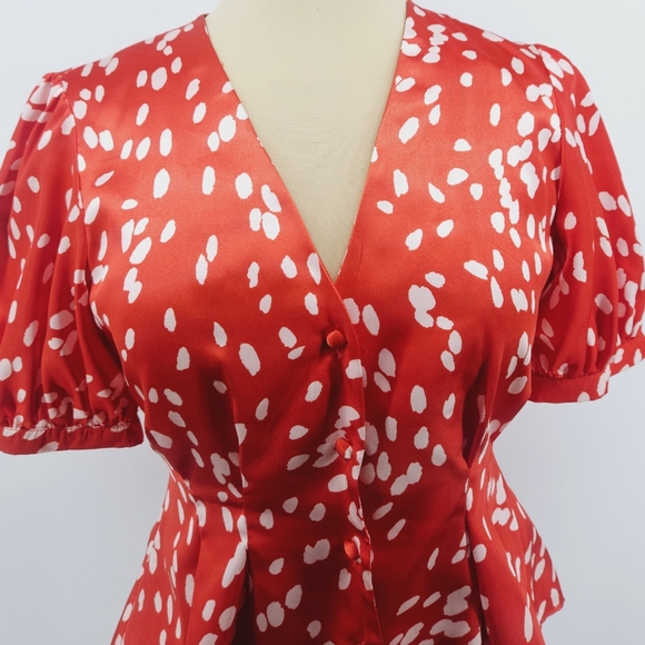 Topshop Pleated Dalmatian Print V-Neck Short Sleeve Satin Blouse in Red Size 2 - Picture 6 of 14